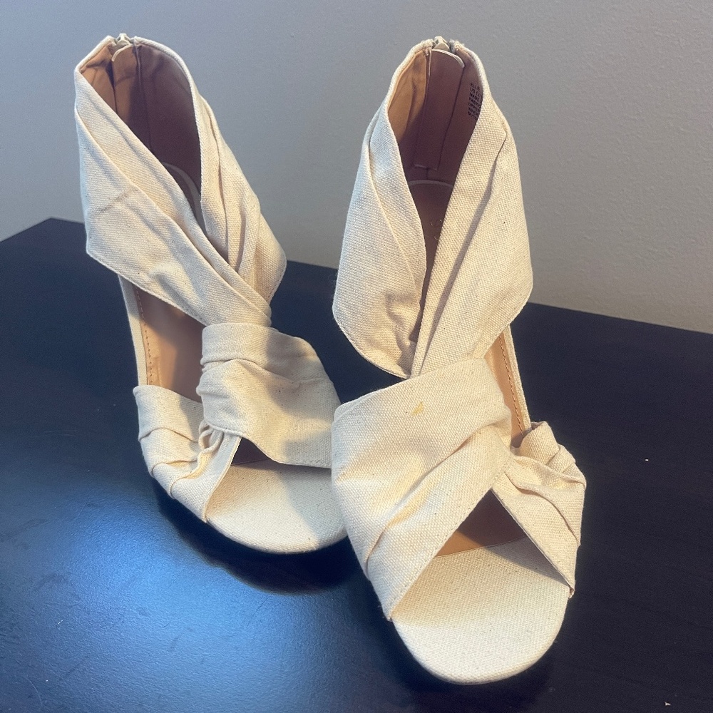 Open toed heeled sandal